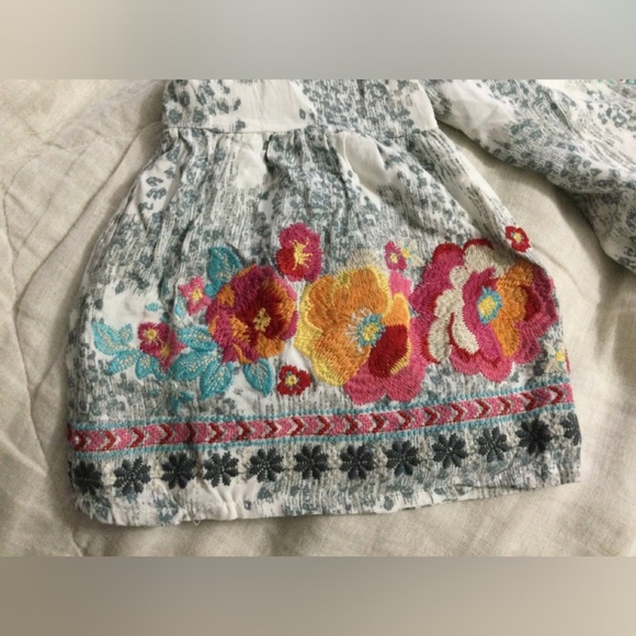 Savanna Jane Floral Embroidered Bell Sleeve Top Blouse Size S - Picture 10 of 12